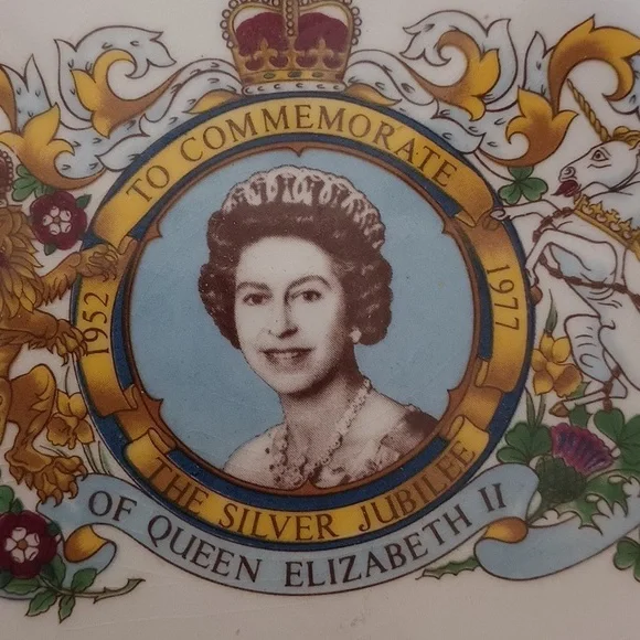 Weatherly Hanley Queen Elizabeth silver jubilee plate - Picture 3 of 3